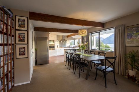 Photo of property in 78 Cedar Drive, Kelvin Heights, Queenstown, 9300