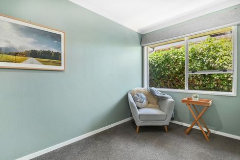 Photo of property in 2/98 Holly Road, St Albans, Christchurch, 8014