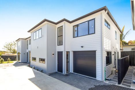 Photo of property in 3b Pendlebury Street, Green Bay, Auckland, 0604