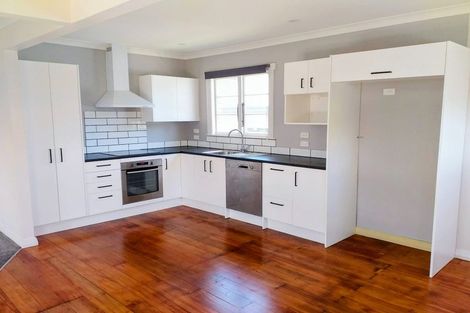 Photo of property in 16 Gaine Street, New Plymouth, 4310