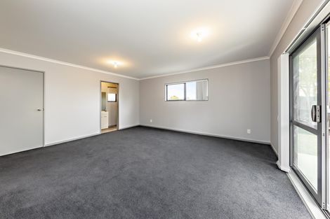 Photo of property in 367 Roscommon Road, Clendon Park, Auckland, 2103