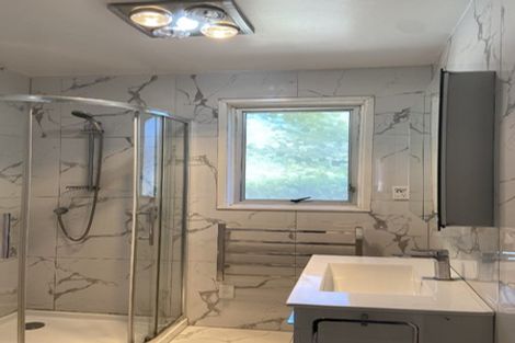 Photo of property in 21 Castleford Street, Green Bay, Auckland, 0604