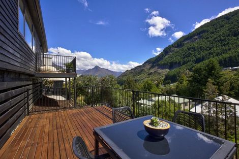Photo of property in 6 Mackinnon Terrace, Sunshine Bay, Queenstown, 9300