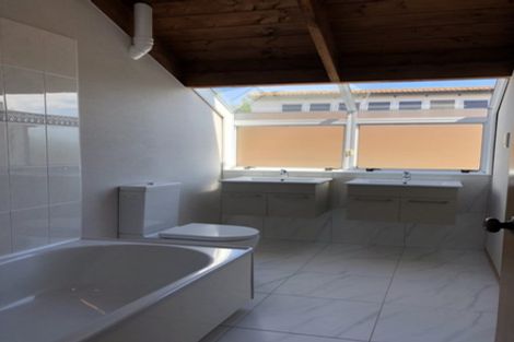 Photo of property in 92 Ranfurly Road, Alfriston, Auckland, 2105