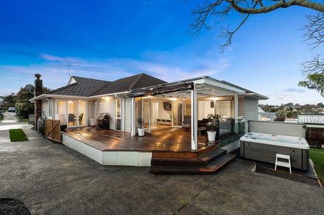 Photo of property in 25 Portadown Avenue, Pakuranga Heights, Auckland, 2010