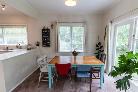 Photo of property in 33 Pinehaven Road, Pinehaven, Upper Hutt, 5019