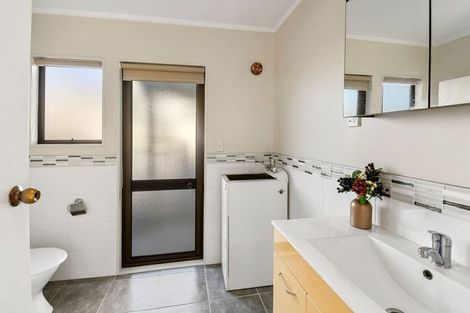 Photo of property in 81 St Annes Crescent, Wattle Downs, Auckland, 2103