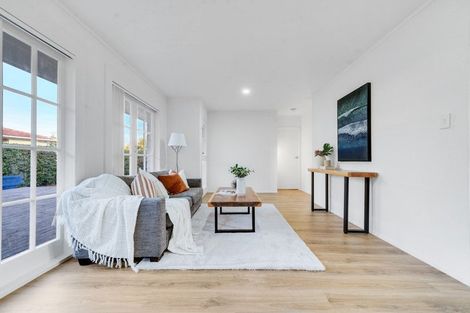 Photo of property in 8 Pukeroa Place, Papakura, 2110