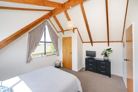 Photo of property in 32 Suzanne Grove, Kelvin Grove, Palmerston North, 4414