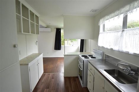 Photo of property in 8 Kelman Road, Kelston, Auckland, 0602