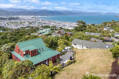 Photo of property in 11 Maungaraki Road, Korokoro, Lower Hutt, 5012