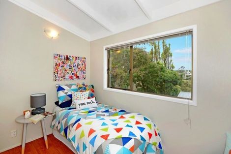 Photo of property in 1/81 Fairclough Road, Beach Haven, Auckland, 0626