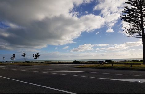 Photo of property in 62 Marine Parade, Otaki Beach, Otaki, 5512