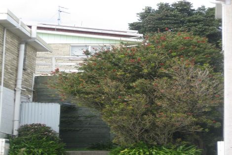 Photo of property in 25-27 Port View Crescent, Moturoa, New Plymouth, 4310