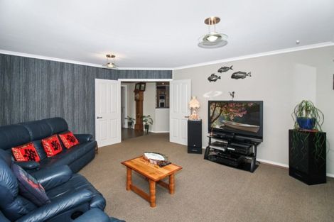 Photo of property in 53 Karamea Street, Whalers Gate, New Plymouth, 4310