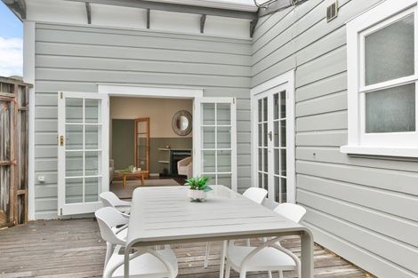 Photo of property in 68 The Parade, Island Bay, Wellington, 6023