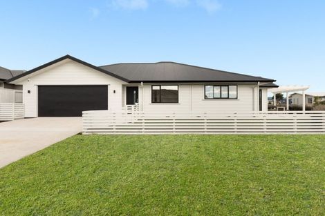 Photo of property in 14 Harding Drive, Papamoa Beach, Papamoa, 3118