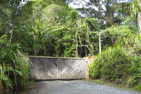 Photo of property in 39 Quinns Road, Waiatarua, Auckland, 0612