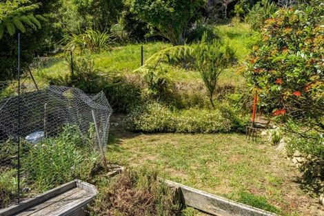 Photo of property in 10 Latham Road, York Bay, Lower Hutt, 5013