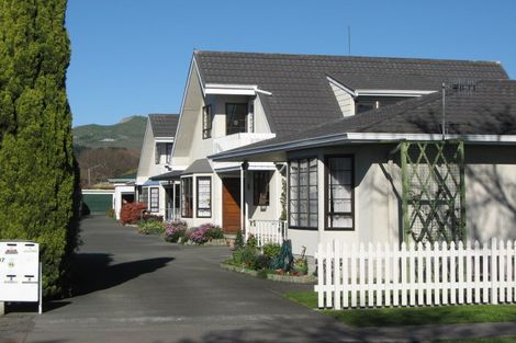 Photo of property in 4/37 Middle Road, Havelock North, 4130