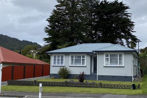 Photo of property in 17 Joyce Crescent, Greymouth, 7805