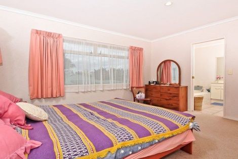 Photo of property in 8 Hollinger Place, Nawton, Hamilton, 3200