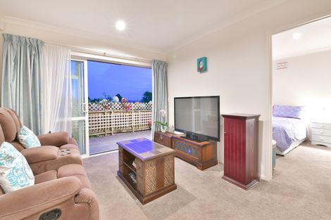 Photo of property in 33 Savoy Road, Orewa, 0931