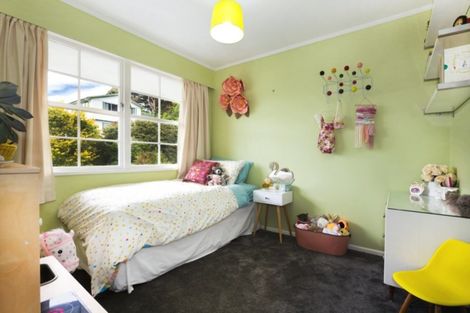 Photo of property in 5 Sunrise Boulevard, Tawa, Wellington, 5028