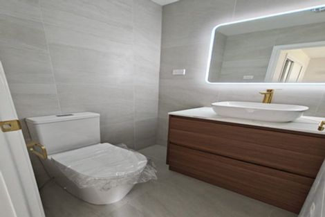 Photo of property in 52d Hutchinsons Road, Bucklands Beach, Auckland, 2014