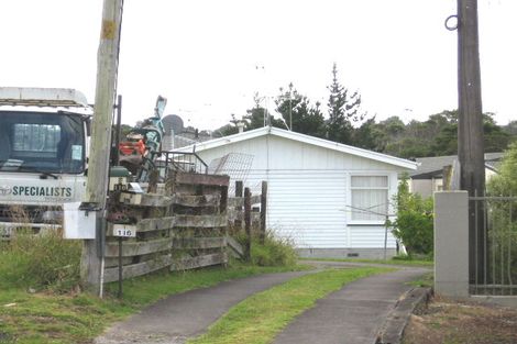 Photo of property in 2/116 Beach Haven Road, Beach Haven, Auckland, 0626