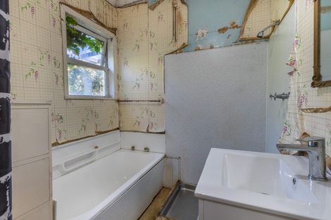 Photo of property in 20 Raroa Terrace, Tawa, Wellington, 5028