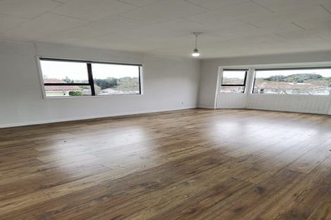 Photo of property in 3 Melia Grove, Goodwood Heights, Auckland, 2105