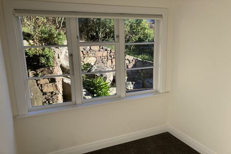 Photo of property in 33 Hungerford Road, Lyall Bay, Wellington, 6022