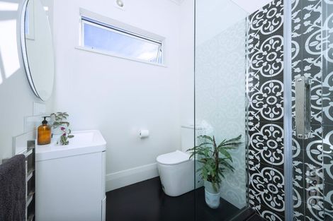 Photo of property in 8 Puriri Street, Helensville, 0800