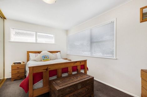Photo of property in 10 Firle Place, Green Bay, Auckland, 0604