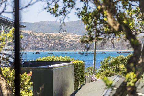 Photo of property in 126a Breaker Bay Road, Breaker Bay, Wellington, 6022