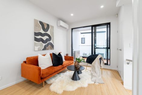 Photo of property in 6/2 Flaunty Place, West Harbour, Auckland, 0618