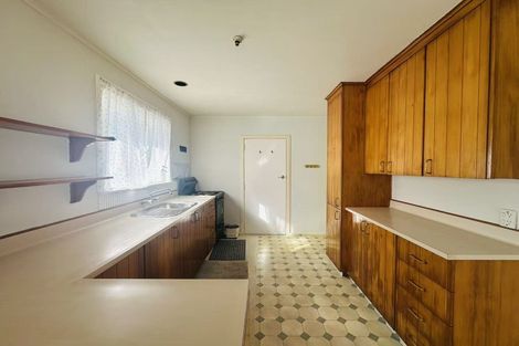 Photo of property in 32 Bond Crescent, Forrest Hill, Auckland, 0620