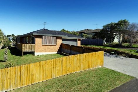 Photo of property in 2 Plumstead Rise, Glen Eden, Auckland, 0602
