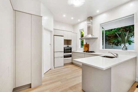 Photo of property in 1 Lucy Road, Bluff Hill, Napier, 4110