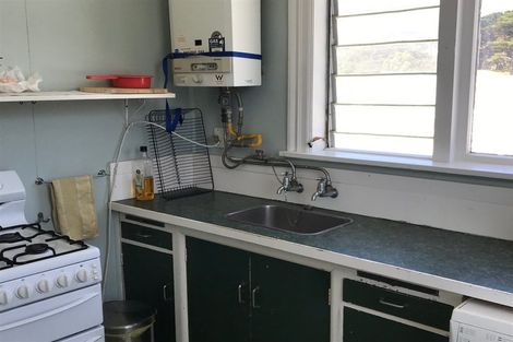 Photo of property in 16 Glendavar Street, Berhampore, Wellington, 6023