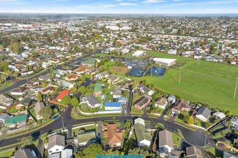 Photo of property in 14 Randwick Place, Randwick Park, Auckland, 2105