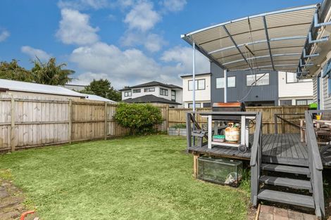 Photo of property in 17 Garelja Road, Henderson, Auckland, 0612