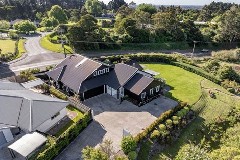 Photo of property in 51 Coutts Way, Fitzherbert, Palmerston North, 4410