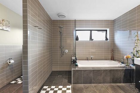 Photo of property in 11 The Terrace, Herald Island, Auckland, 0618