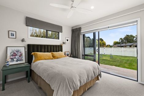 Photo of property in 2 Willowbrook Place, Clive, 4102