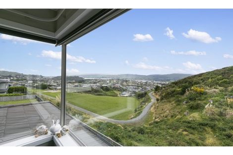 Photo of property in 15 Canary Way, Whitby, Porirua, 5024