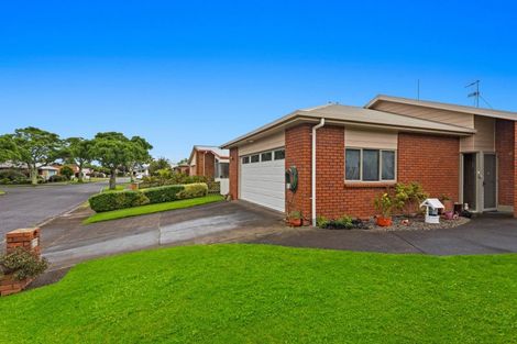 Photo of property in 13 Edgewater Grove, Whakatane, 3120