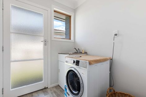 Photo of property in 21 Kelman Road, Kelston, Auckland, 0602