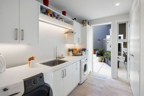 Photo of property in 1 Baxter Michael Crescent, Cambridge, 3434